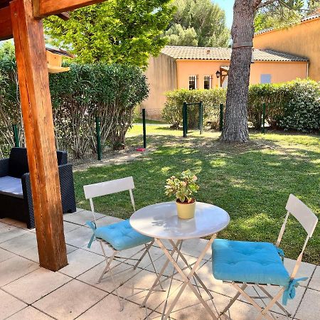 Maison De Vacances Dans Residence Avec Piscine Arles Exterior foto